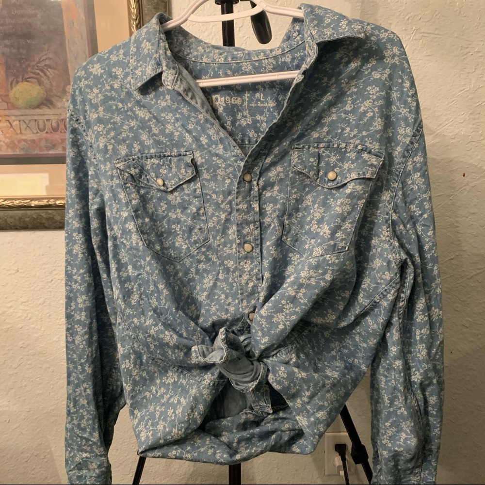 Gap floral button down